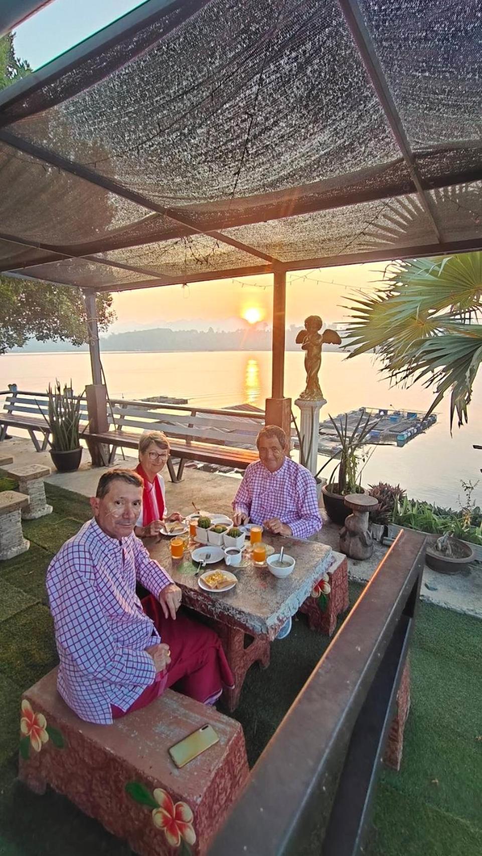 Baan Dongsak River View 상클라부리 외부 사진