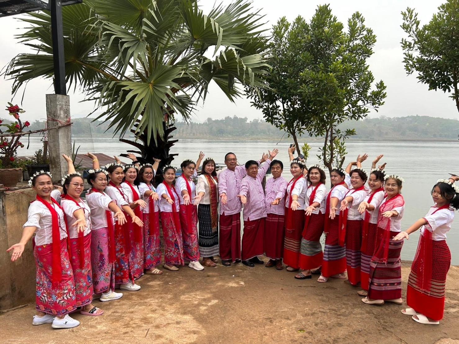 Baan Dongsak River View 상클라부리 외부 사진