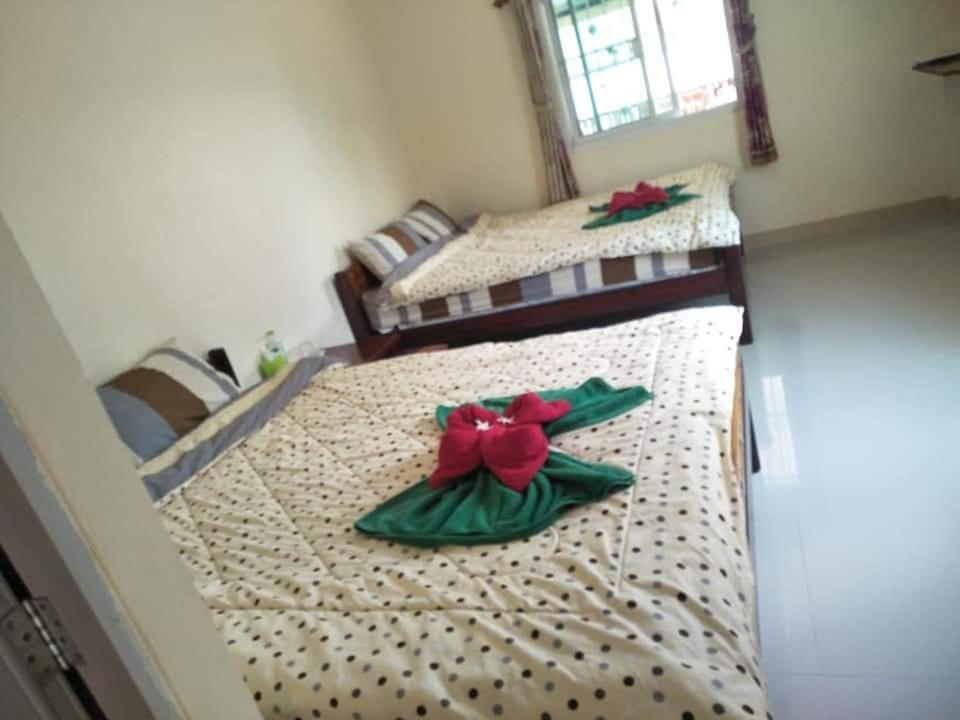 Baan Dongsak River View 상클라부리 외부 사진